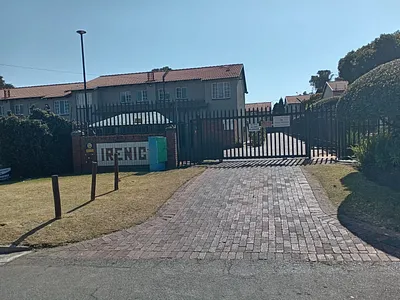 3 Bedroom Townhouse For Sale in Roodepoort - 0LI2.webp