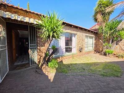 2 Bedroom Townhouse For Sale in Kimberley - ErP7.webp
