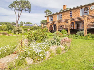 4 Bedroom House For Sale in Somerset West - q5U1.webp