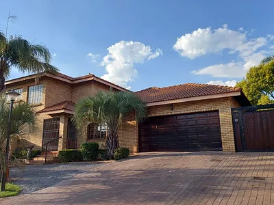 4 Bedroom House To Rent in Centurion - img