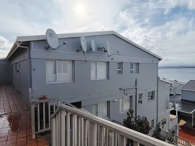 3 Bedroom Apartment For Sale in Mossel Bay - uvFY.webp