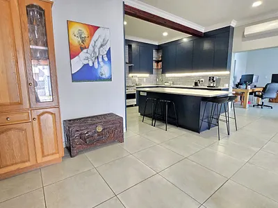 4 Bedroom House For Sale in Strand - lOxt.webp