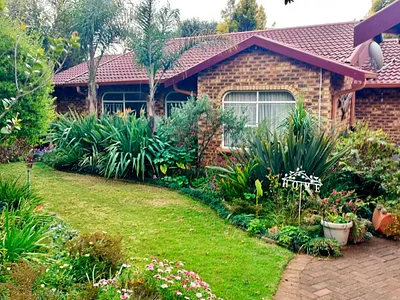 4 Bedroom House For Sale in Roodepoort - WM3a.webp