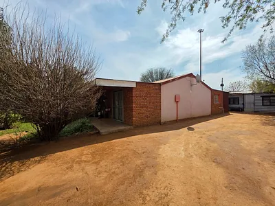 2 Bedroom House For Sale in Kimberley - tkhJ.webp
