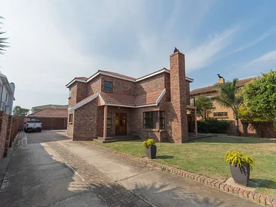 4 Bedroom House For Sale in Port Elizabeth - 8afi.webp