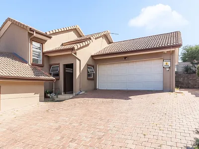 3 Bedroom House For Sale in Mossel Bay - nN7h.webp