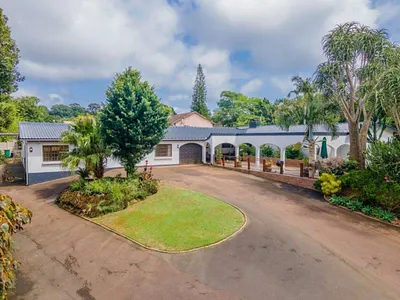 8 Bedroom House For Sale in Hillcrest - cpjc.webp