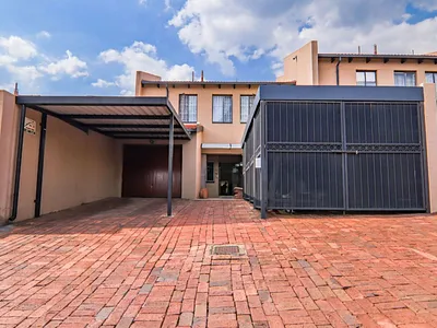 3 Bedroom Townhouse For Sale in Centurion - kS2y.webp