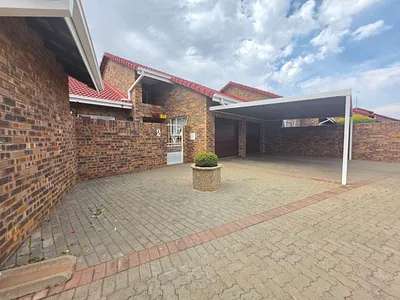 4 Bedroom Townhouse For Sale in Kimberley - CCiH.webp