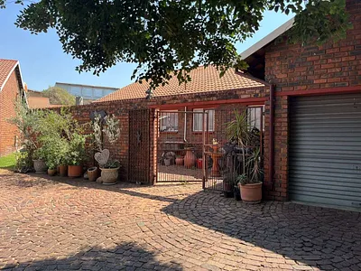 3 Bedroom Townhouse For Sale in Germiston - b6wm.webp