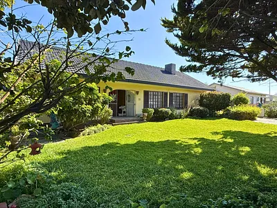 4 Bedroom House For Sale in Gansbaai - wSI6.webp