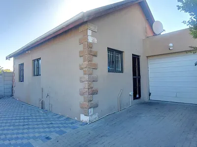 3 Bedroom House For Sale in Gordons Bay - HBrG.webp