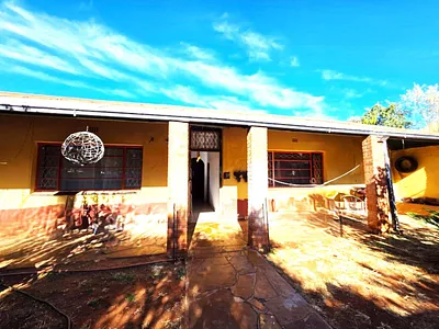 3 Bedroom House For Sale in Kimberley - moTh.webp