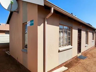 3 Bedroom House For Sale in Alberton - CQXq.webp