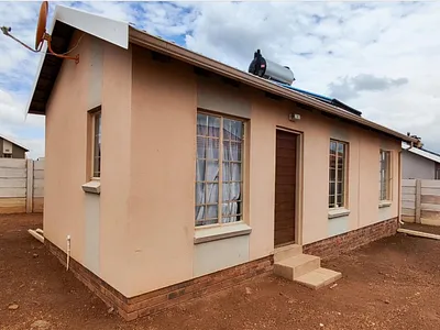3 Bedroom House For Sale in Alberton - s9El.webp
