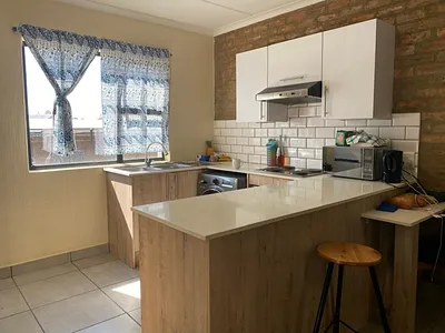 2 Bedroom Apartment For Sale in Kempton Park - xKwF.webp