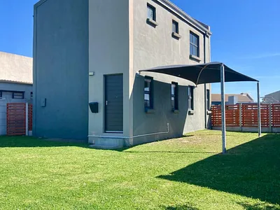 3 Bedroom Townhouse For Sale in Port Elizabeth - tIqA.webp