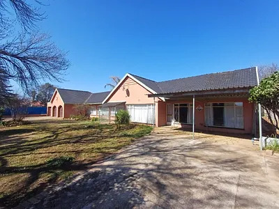 3 Bedroom House For Sale in Klerksdorp - j0uE.webp