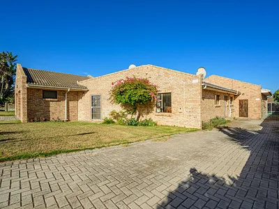 4 Bedroom House For Sale in Port Elizabeth - PlCu.webp