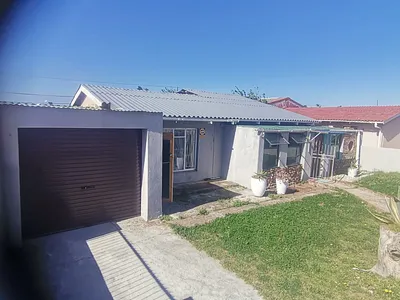 3 Bedroom House For Sale in Port Elizabeth - RLnh.webp