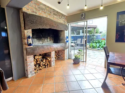 3 Bedroom House For Sale in Gordons Bay - K5Wv.webp