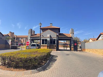 3 Bedroom Apartment For Sale in Midrand - 7z9O.webp