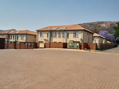 3 Bedroom Townhouse For Sale in Akasia - 9pXT.webp