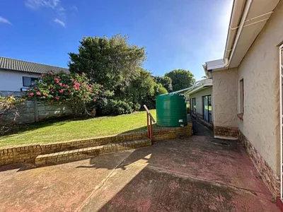 5 Bedroom House For Sale in Mossel Bay - qHyz.webp