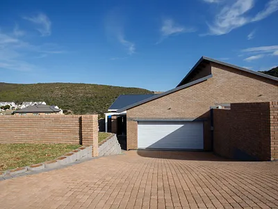 3 Bedroom House For Sale in Mossel Bay - 5c2k.webp