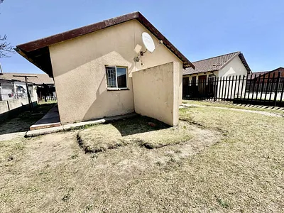 2 Bedroom House For Sale in Secunda - s0oH.webp