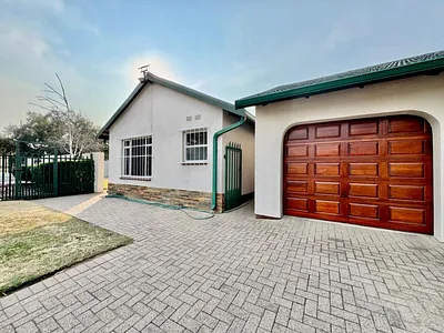 4 Bedroom House For Sale in Secunda - 26ch.webp