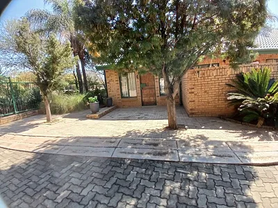 3 Bedroom Townhouse For Sale in Bela Bela - Phfq.webp
