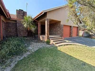 5 Bedroom House For Sale in Ermelo - JF9h.webp