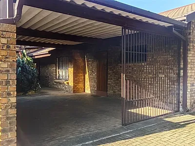 4 Bedroom Townhouse To Rent in Nelspruit - img