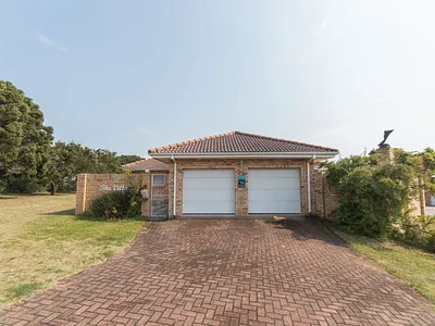 3 Bedroom House For Sale in Port Elizabeth - 4npH.webp