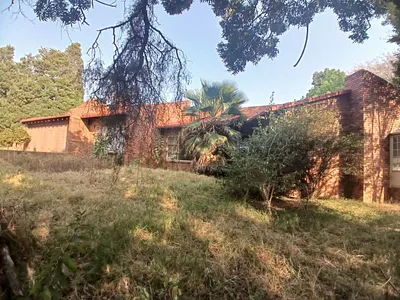 5 Bedroom House For Sale in Sandton - blYH.webp
