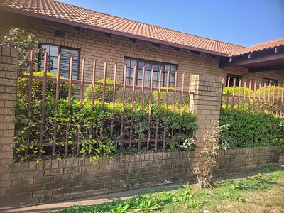 2 Bedroom Townhouse For Sale in Witbank - 53QN.webp