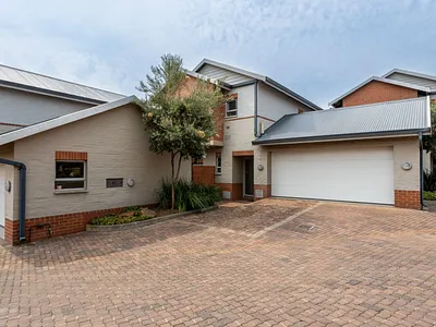 3 Bedroom Townhouse For Sale in Pretoria - yaeG.webp