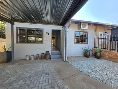 2 Bedroom House For Sale in Kimberley - ganF.webp
