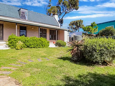 4 Bedroom House For Sale in Fish Hoek - JHBQ.webp
