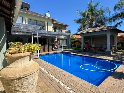 4 Bedroom House For Sale in Kimberley - qYPU.webp