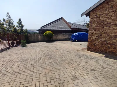 3 Bedroom House For Sale in Kingsview, White River - Us8d.webp