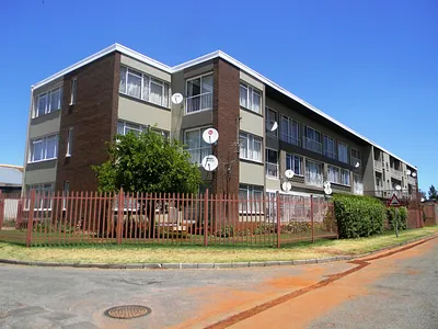 2 Bedroom Apartment For Sale in Potchefstroom - NTlF.webp