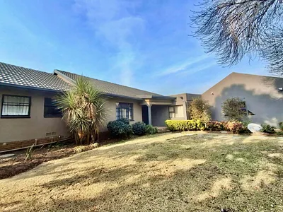 5 Bedroom House For Sale in Secunda - WDT2.webp