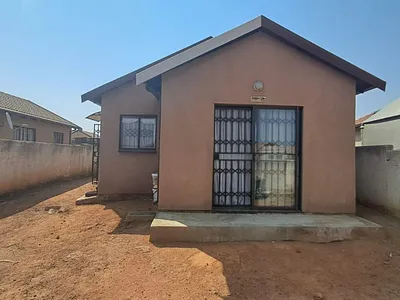 5 Bedroom House For Sale in Soshanguve - uv4Z.webp