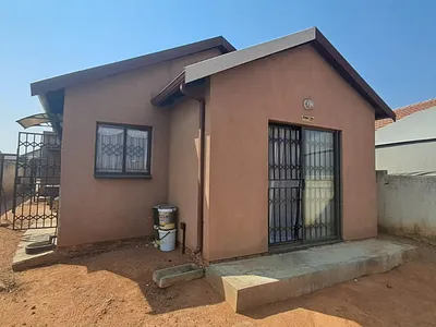 5 Bedroom House For Sale in Soshanguve - yrtu.webp