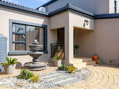 5 Bedroom House For Sale in George - p8du.webp
