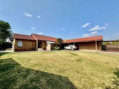 3 Bedroom House For Sale in Secunda - 0GdH.webp