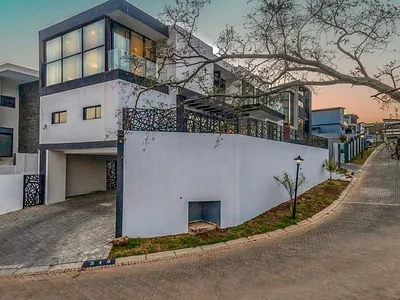5 Bedroom House For Sale in Krugersdorp - 2ZnE.webp