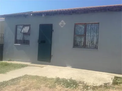 2 Bedroom House For Sale in Port Elizabeth - BfFT.webp